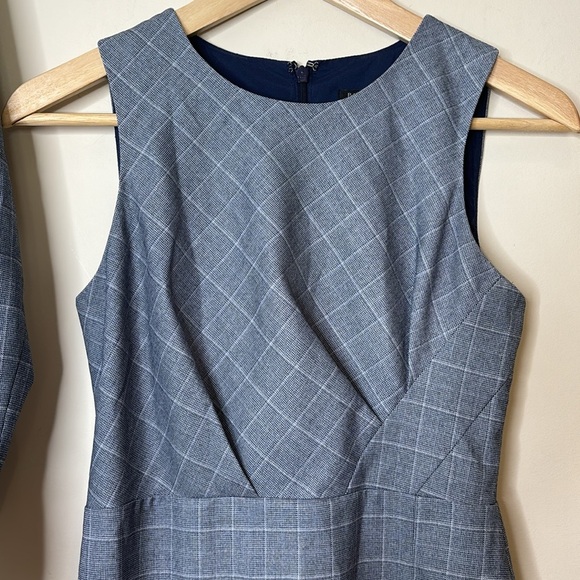 Banana Republic || Sheath Dress and Blazer; *Dress Size OOP; *Blazer Size OP - Picture 5 of 17